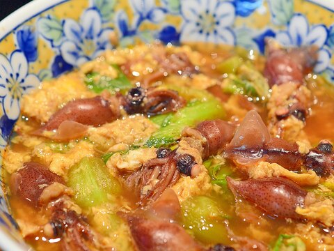 白いご飯に合う！ホタルイカと菜の花の卵とじ